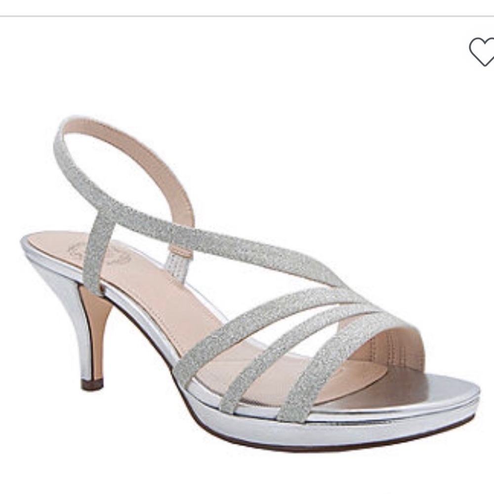 BRAND NEW NEVER WORN WEDDING/DRESS UP SHORT HEELS